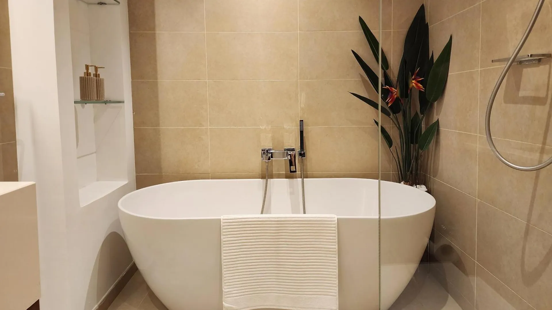 Luxe 2Br Marina Gate - Spectacular Pools With Marina Views - Marina Boutique Living Apartment Dubai