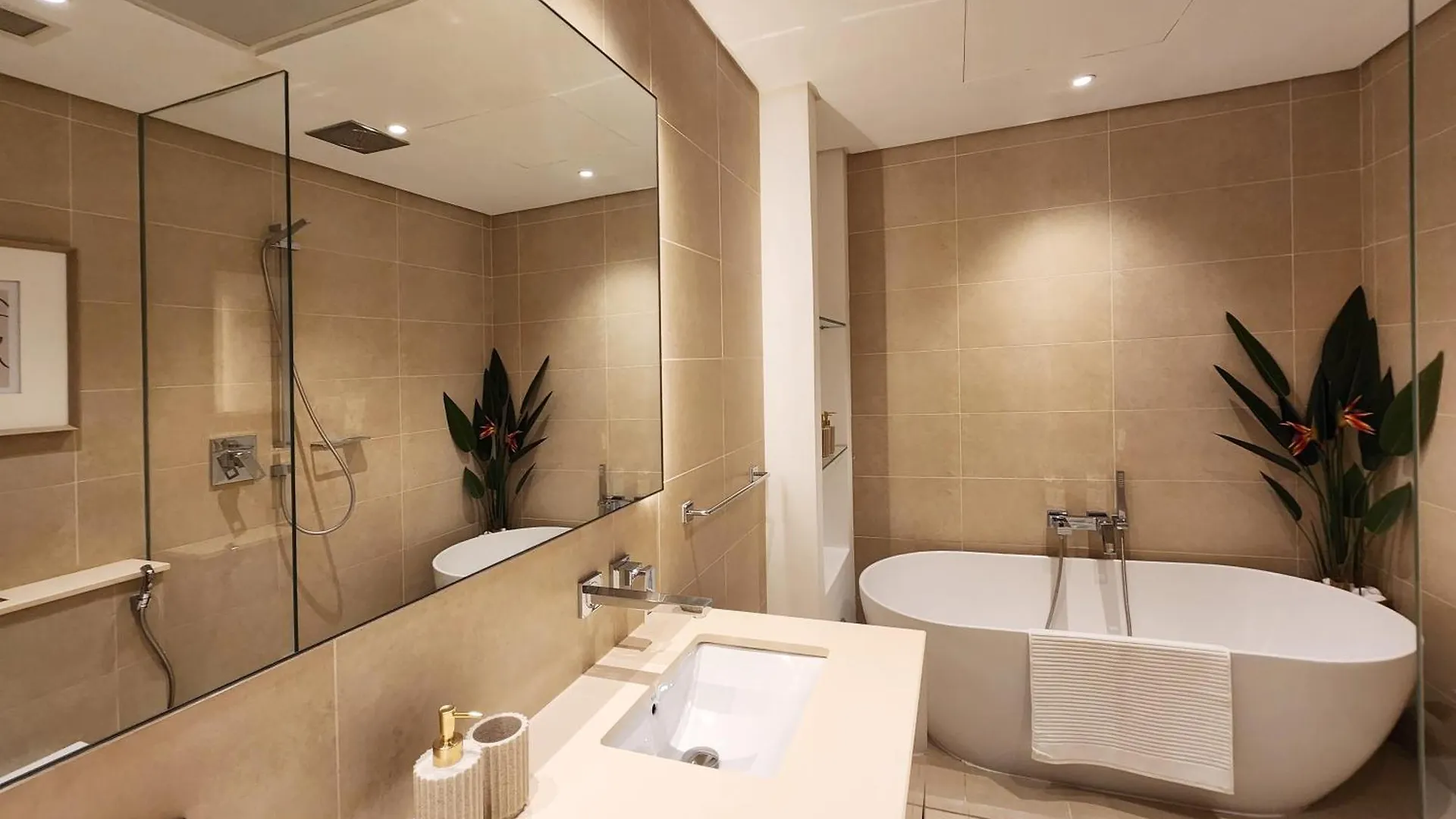 Luxe 2Br Marina Gate - Spectacular Pools With Marina Views - Marina Boutique Living Apartment Dubai